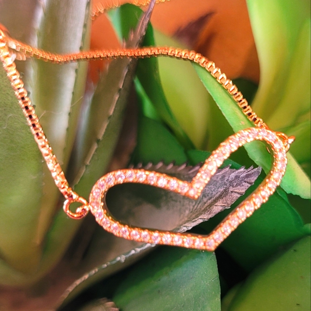 Adjustable gold plated heart bracelet